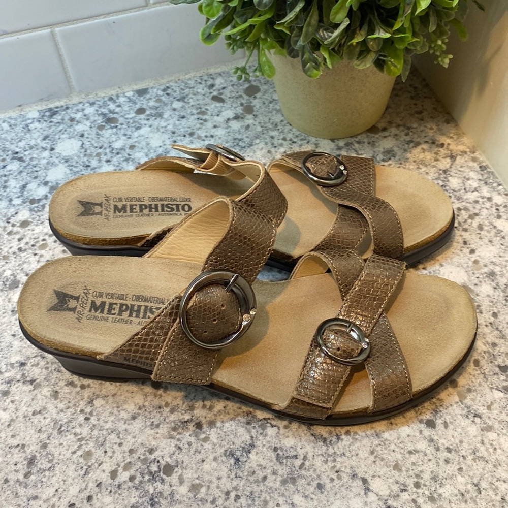Mephisto gold leather slip on womens sandals size 40 new condition